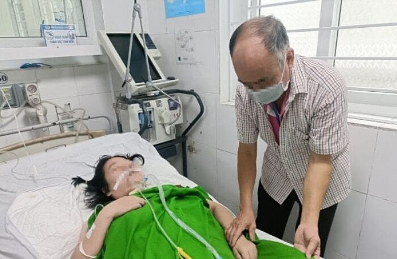 Người phụ nữ bị ngừng tim khi chuyển viện và được cứu sống tại Bệnh viện đa khoa tỉnh Phú Thọ - 1899770469