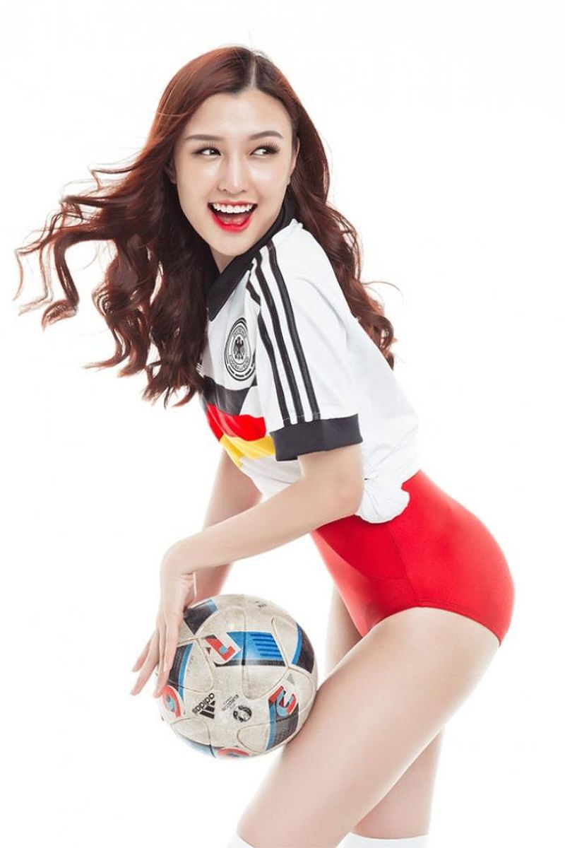 Các hot girl nổi tiếng yêu bóng đá ở Việt Nam - 584417468