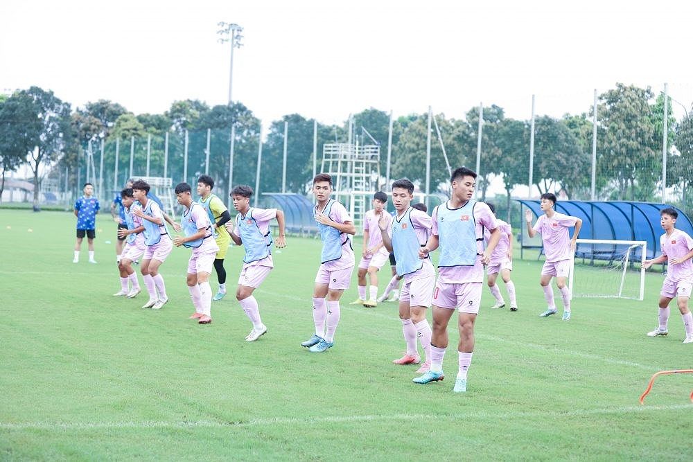 Đội tuyển U17 nam Việt Nam tập trung chuẩn bị cho Giải bóng đá U17 Đông Nam Á 2024 - 879009800
